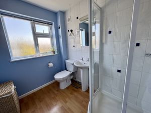 Master En-Suite- click for photo gallery